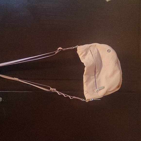 Lululemon pink purse - Picture 2 of 8